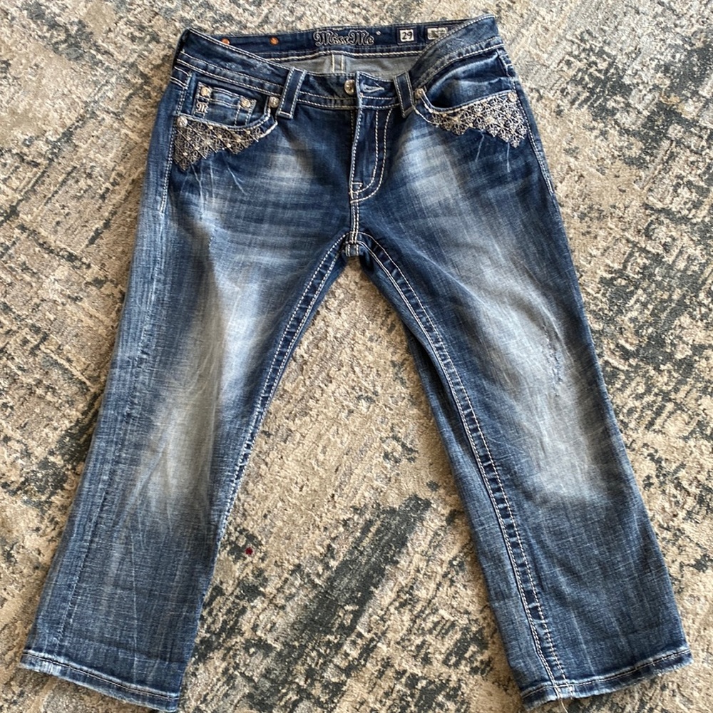Miss Me MW5845B Embellished Distressed Mid Rise capri Jeans SIZE 29